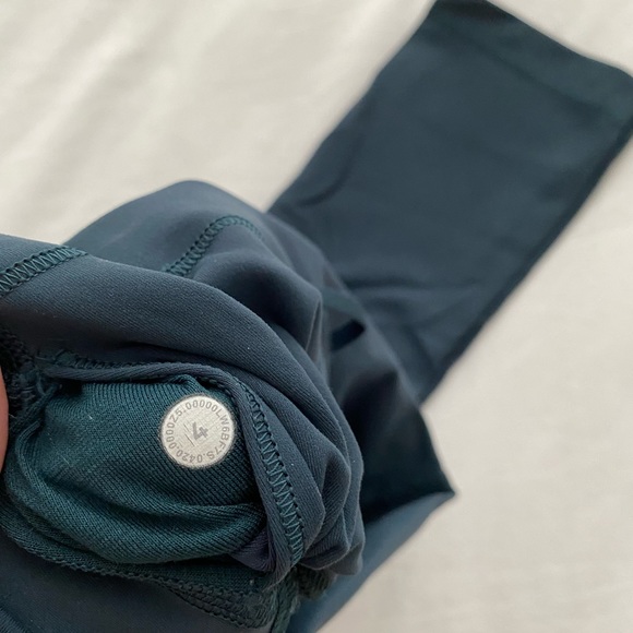 SOLD Lululemon Wunder Train HR 21” crop legging - Picture 4 of 4